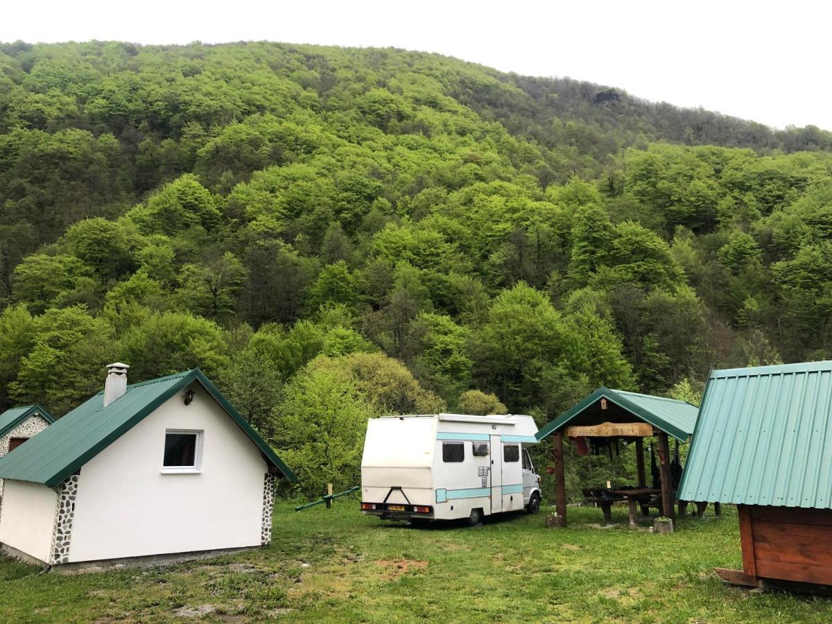 Private Accommodation Kalezic Мойковац Екстериор снимка